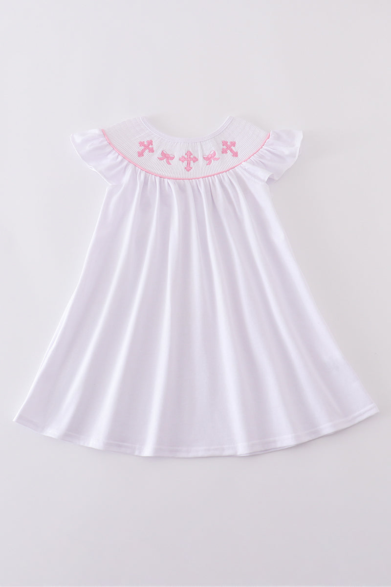 Vestido fruncido con bordado cruzado en color rosa