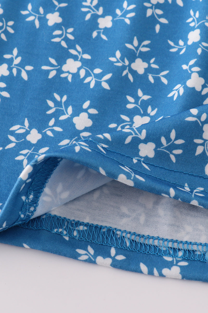 Vestido fruncido con estampado floral azul