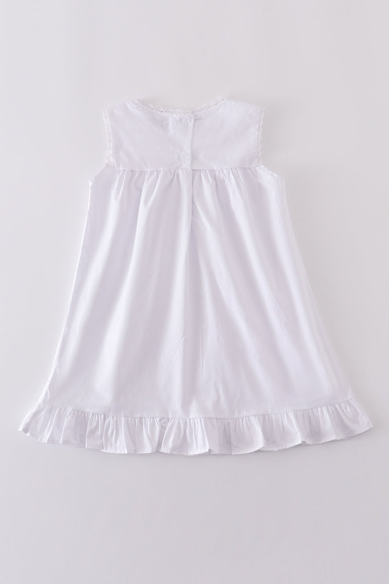 Vestido con volantes y bordado floral blanco de primera calidad