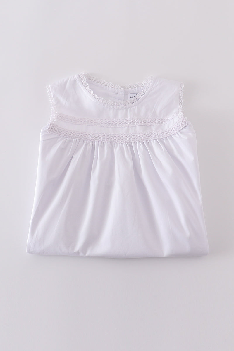 Vestido con volantes y bordado floral blanco de primera calidad