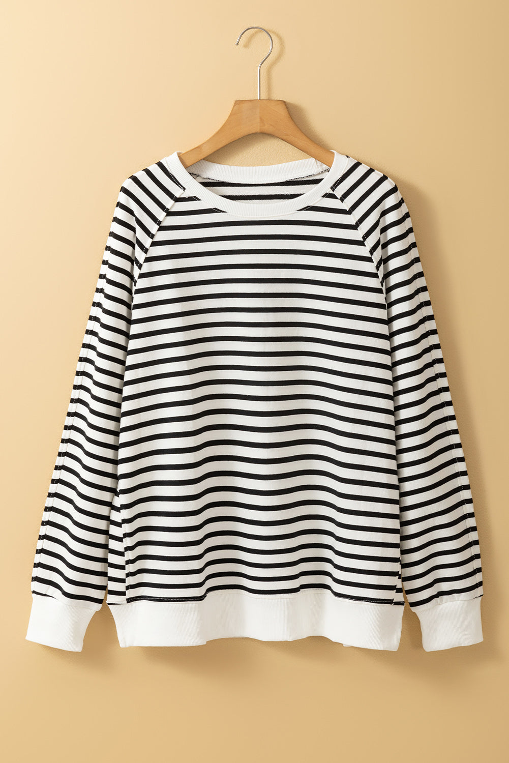 Sudadera holgada con mangas raglán y rayas negras