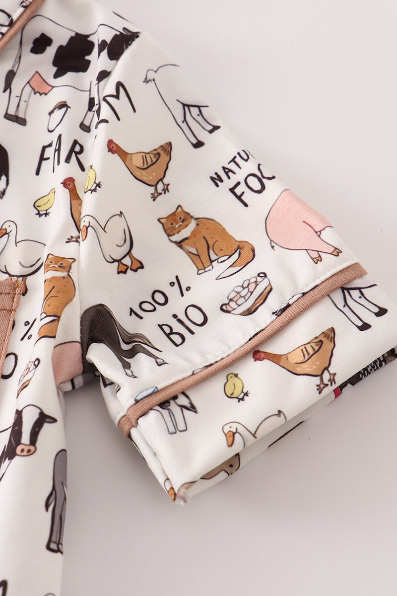 Conjunto de pijama beige para niño de granja