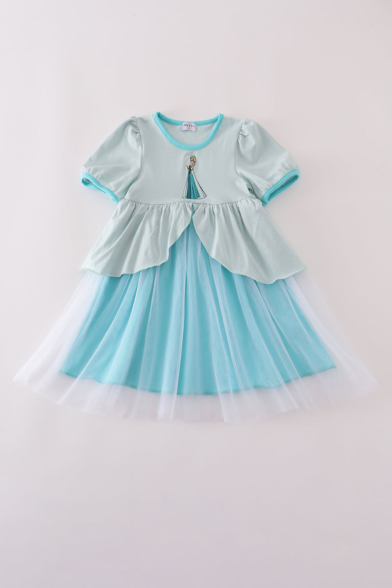 Vestido con volantes y bordado de princesa del cielo