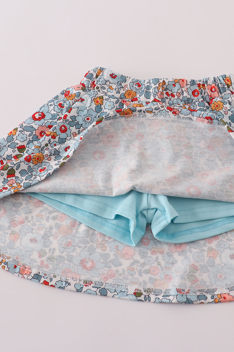 Conjunto de falda pantalón deportiva con aplique de lazo floral azul