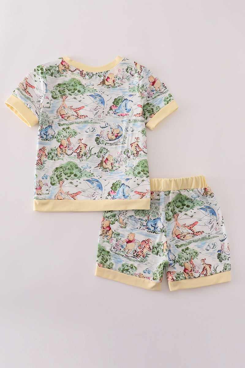Conjunto de pantalones cortos con estampado de personajes amarillos