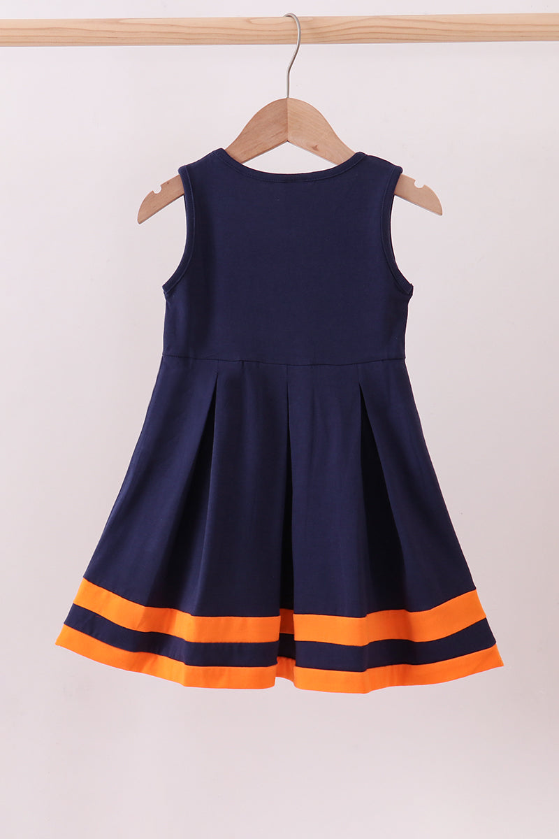 Vestido con volantes bordados en color castaño rojizo de primera calidad