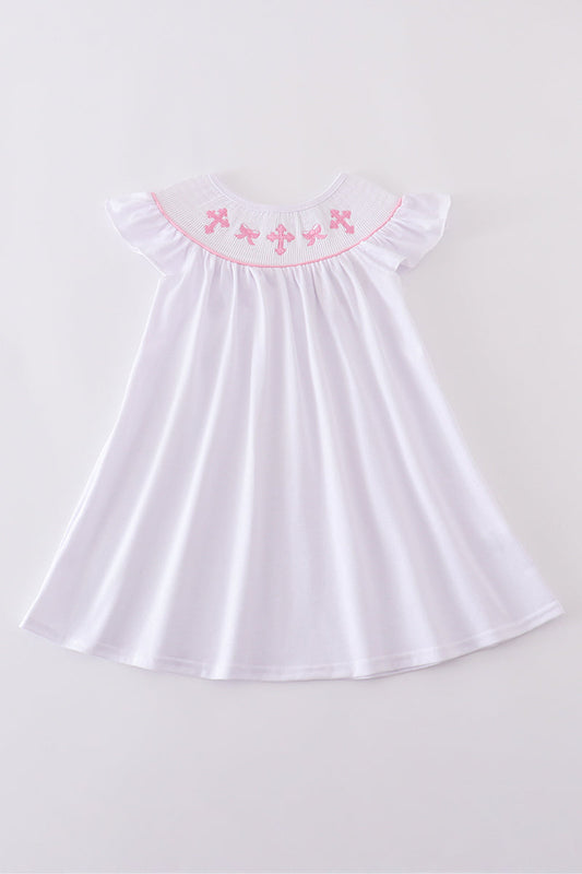 Vestido fruncido con bordado cruzado en color rosa
