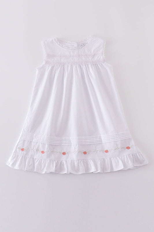 Vestido con volantes y bordado floral blanco de primera calidad