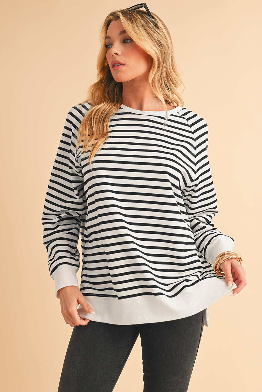 Sudadera holgada con mangas raglán y rayas negras