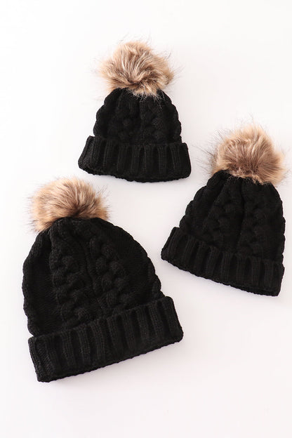 Gorro de punto con pompón negro