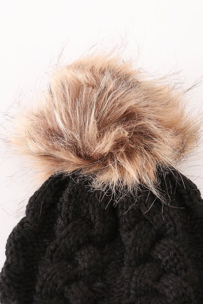 Gorro de punto con pompón negro