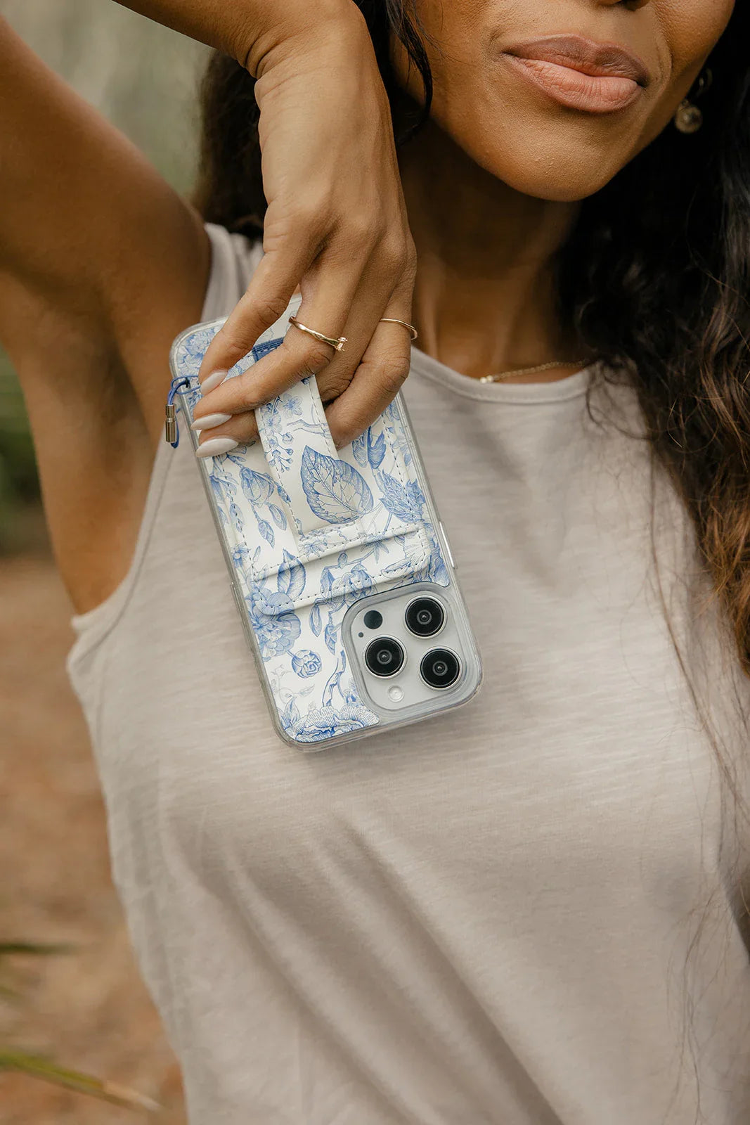 Estuche y billetera magnéticos Blue Willow 