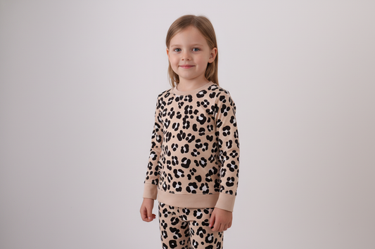 Conjunto de pijama de niña de bambú y leopardo marrón