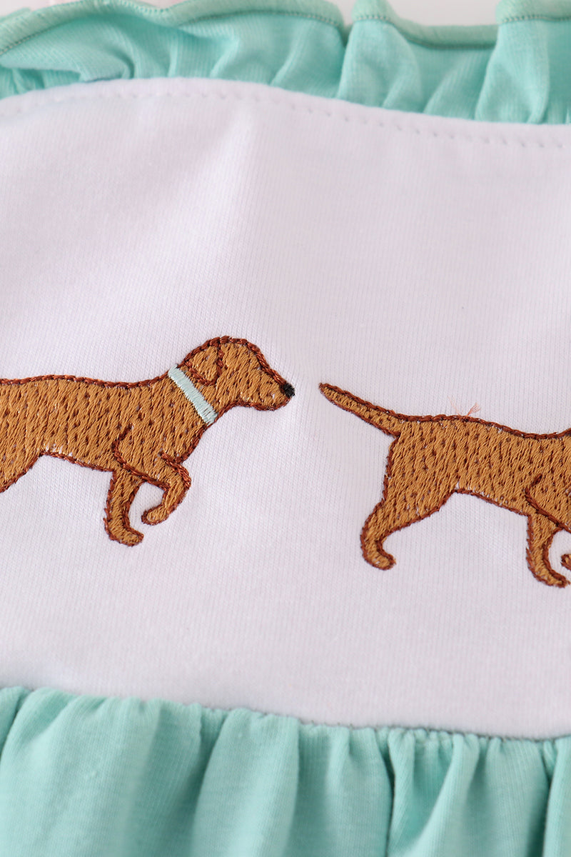 Vestido con volantes y bordado de cachorro de caza en color menta