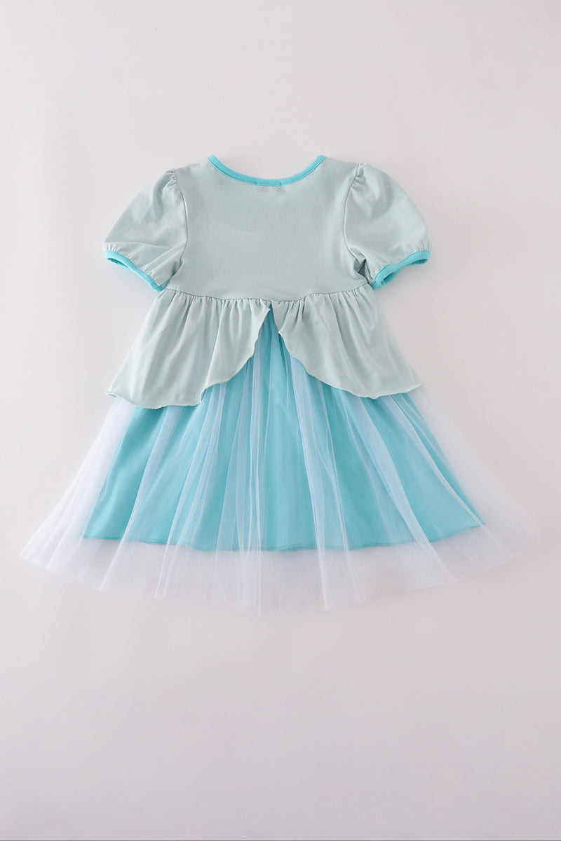 Vestido con volantes y bordado de princesa del cielo