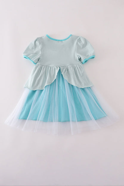Vestido con volantes y bordado de princesa del cielo