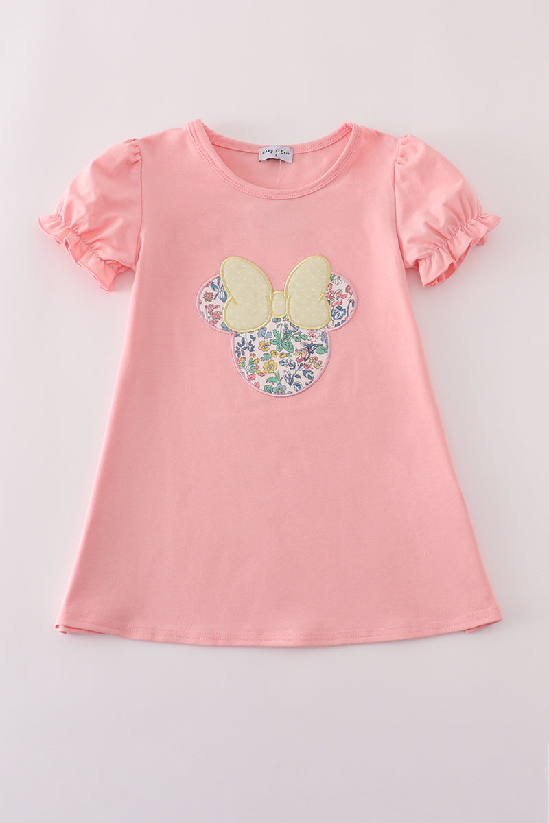 Vestido con apliques florales de color rosa