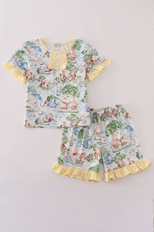 Conjunto de pantalones cortos con volantes y estampado de personajes amarillos