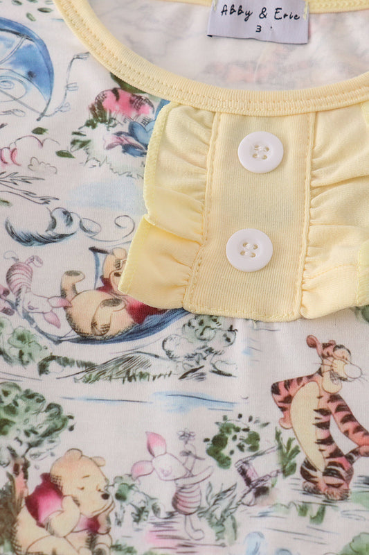 Conjunto de pantalones cortos con volantes y estampado de personajes amarillos