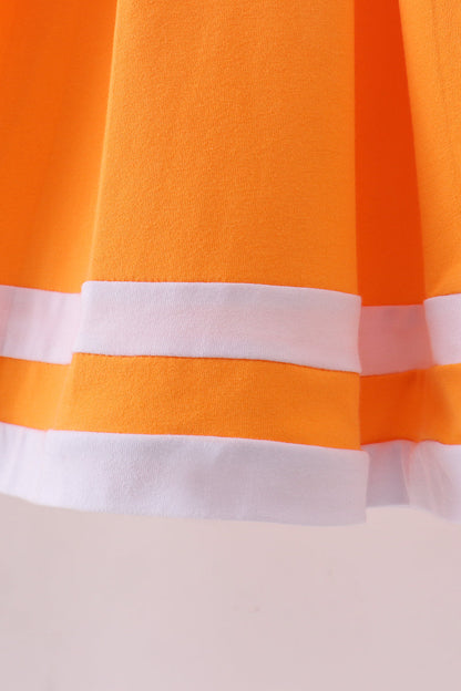 Vestido con volantes y bordado del equipo Tennessee Go Team en color naranja premium